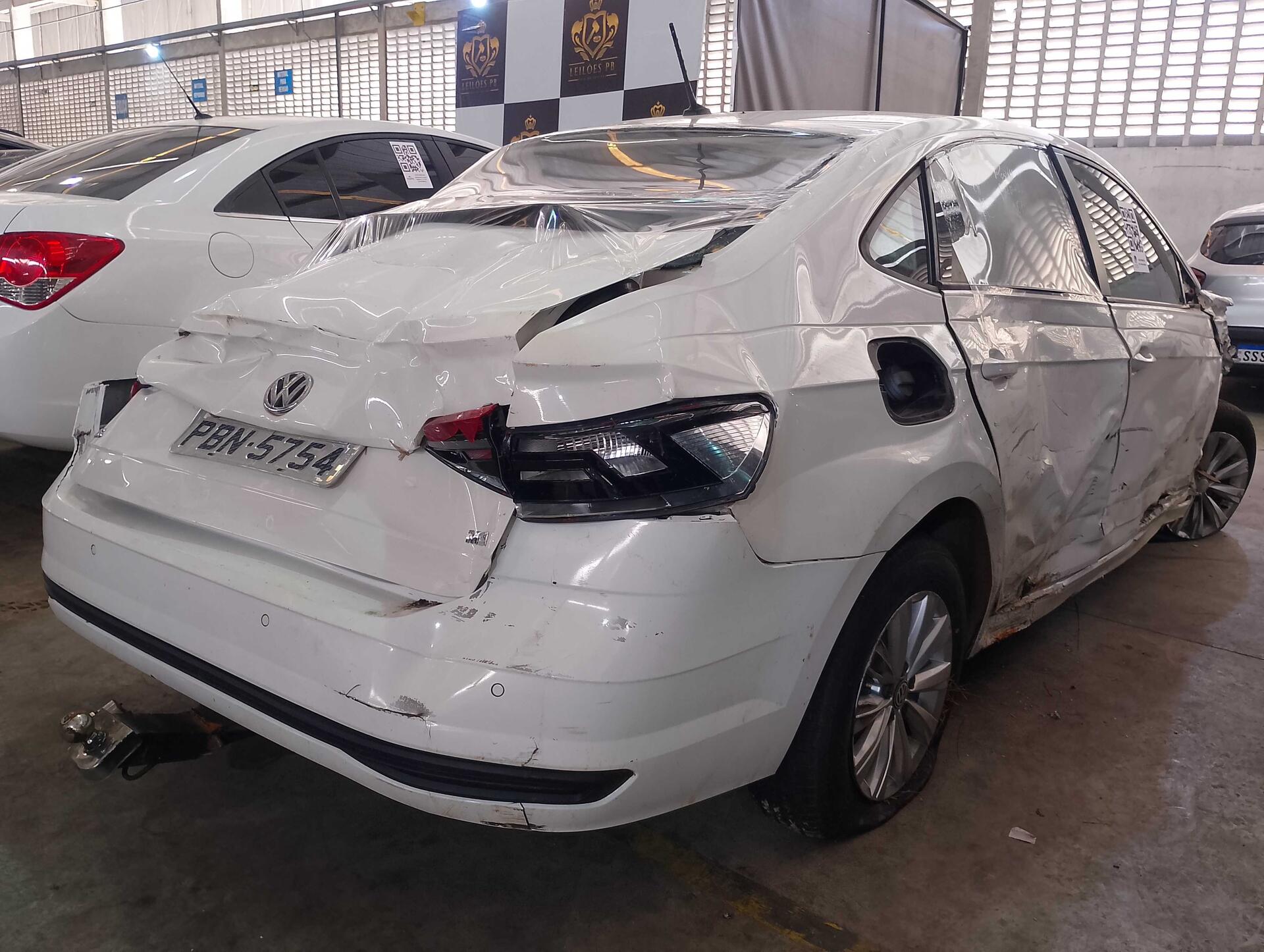 (SUCATA) VOLKSWAGEN / VIRTUS SEDAN 1.6 MSI 16V 5P MEC 2018/2019 — foto 16 de 40