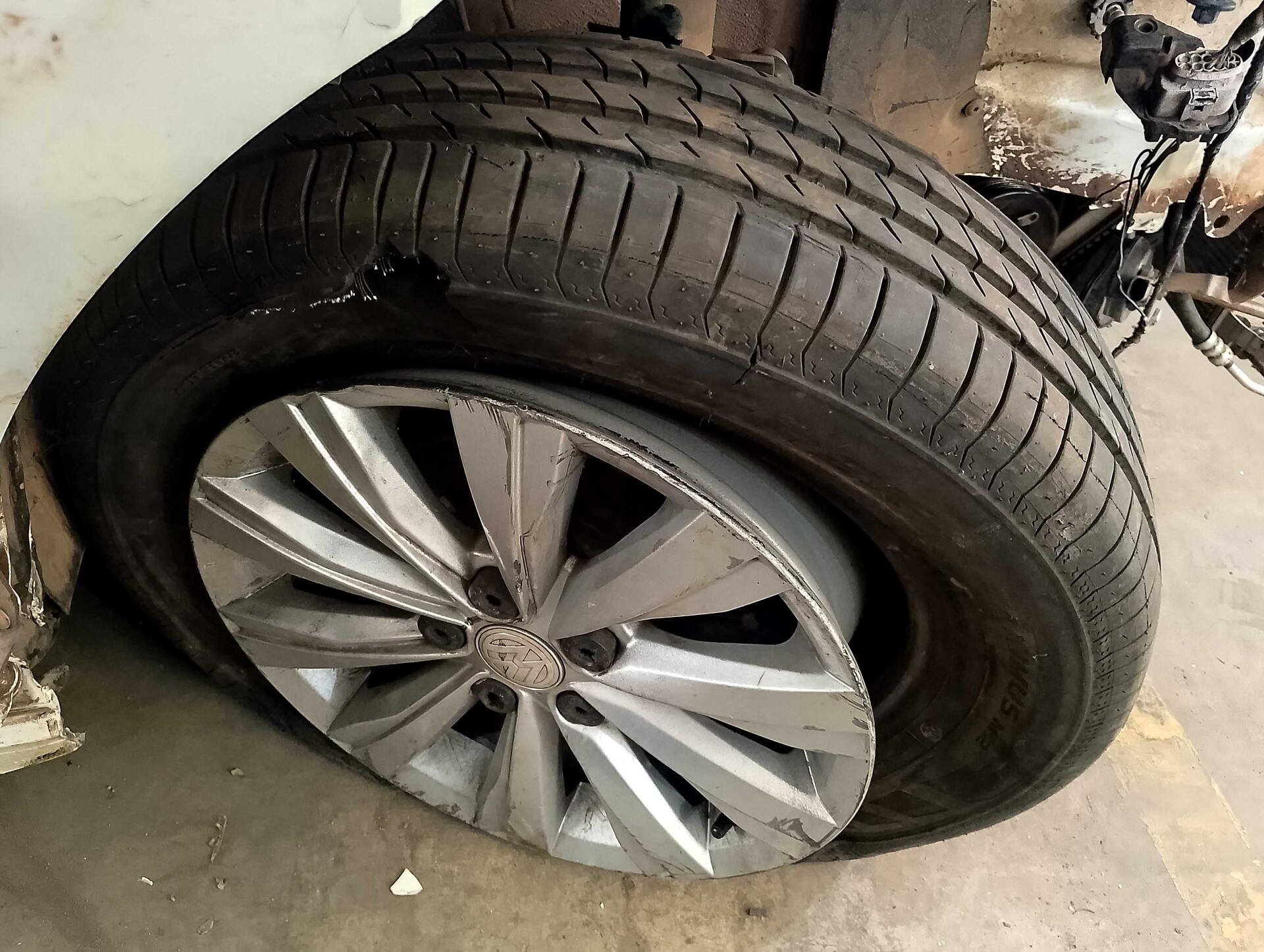 (SUCATA) VOLKSWAGEN / VIRTUS SEDAN 1.6 MSI 16V 5P MEC 2018/2019 — foto 25 de 40
