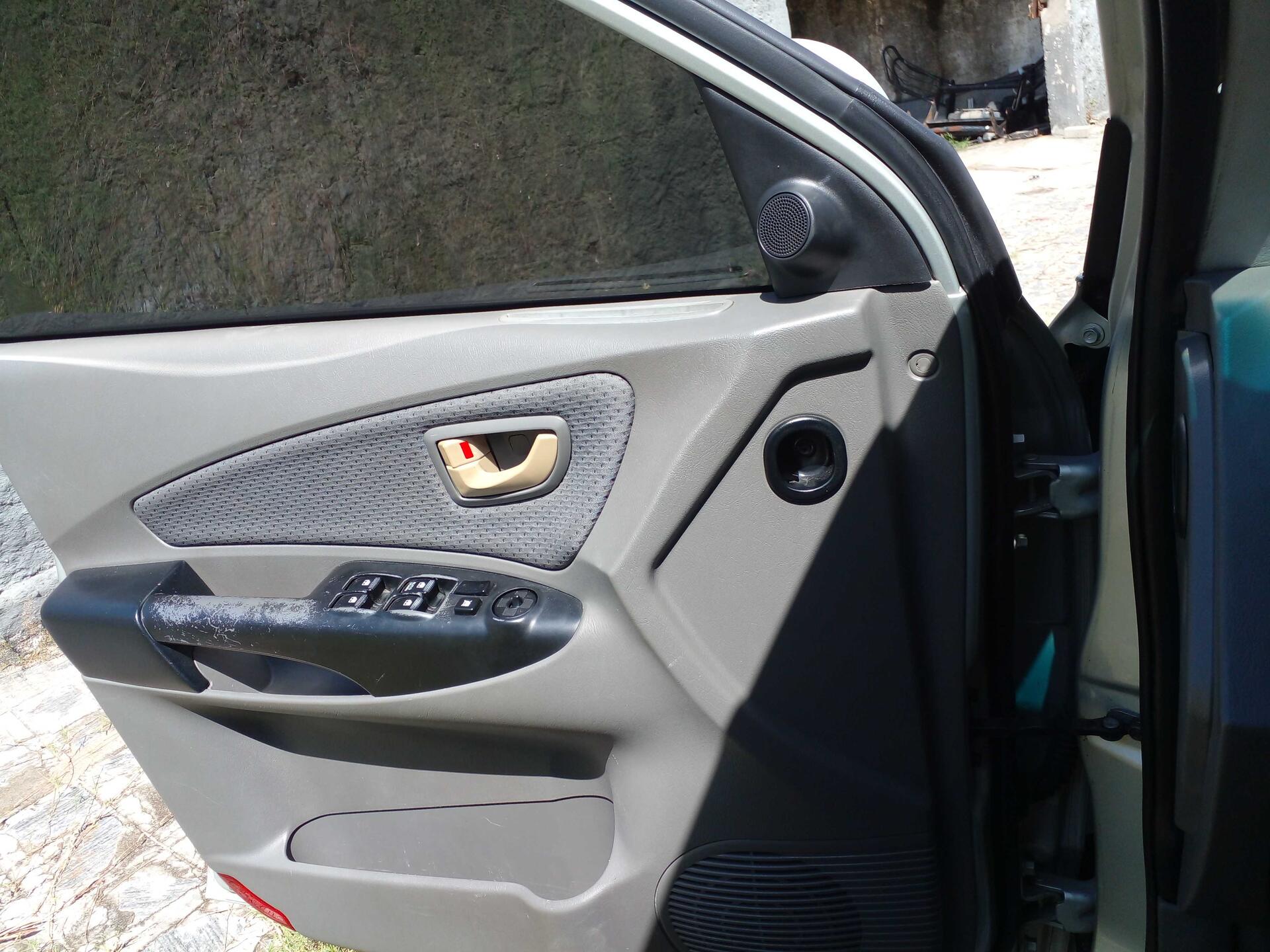 HYUNDAI / TUCSON GLS 4X2-AT 2.0 16V 4P A FLEX 2013/2014 — foto 17 de 40