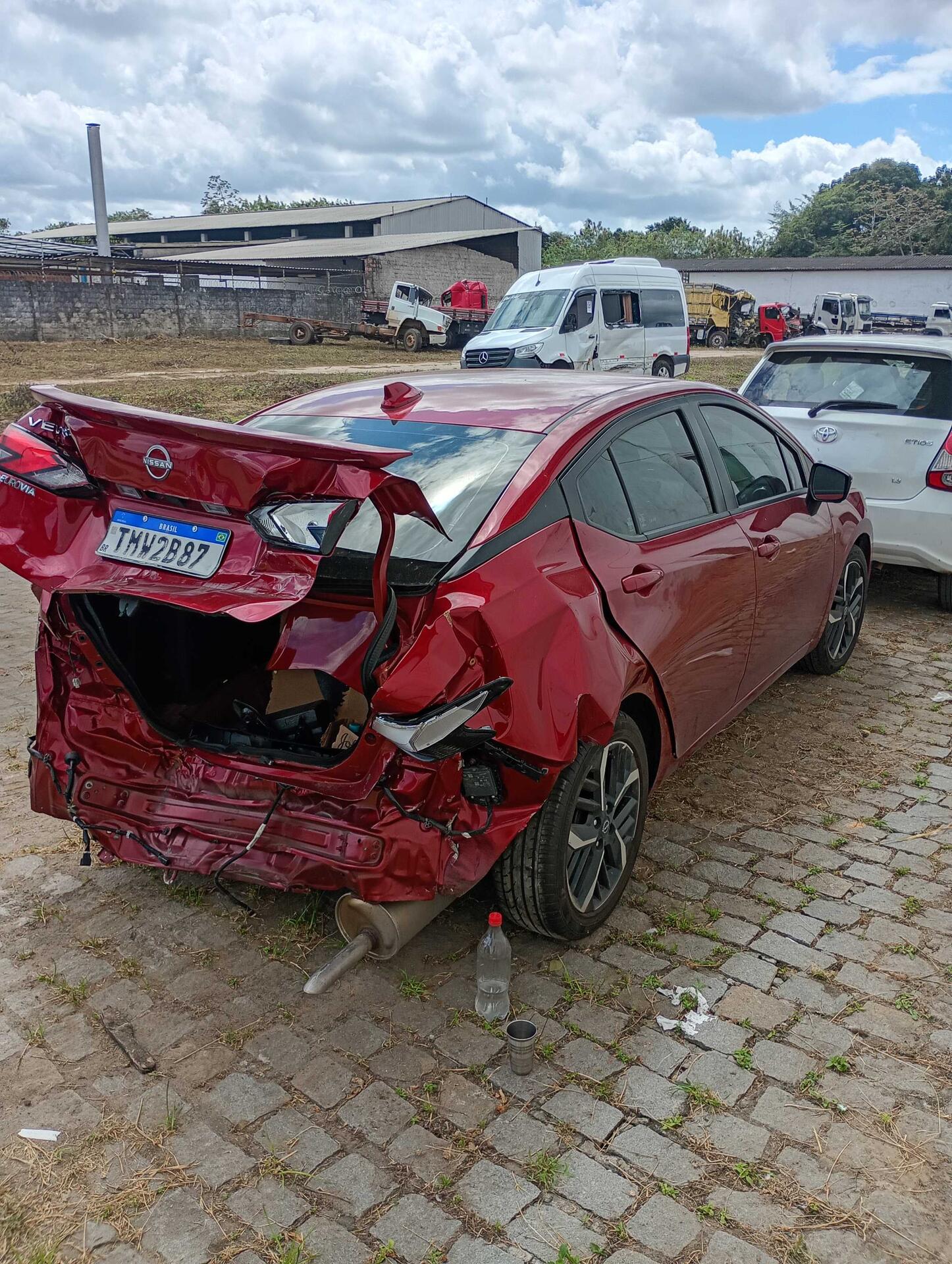 (SUCATA) NISSAN / VERSA EXCL CVT 2026/2026 — foto 35 de 40