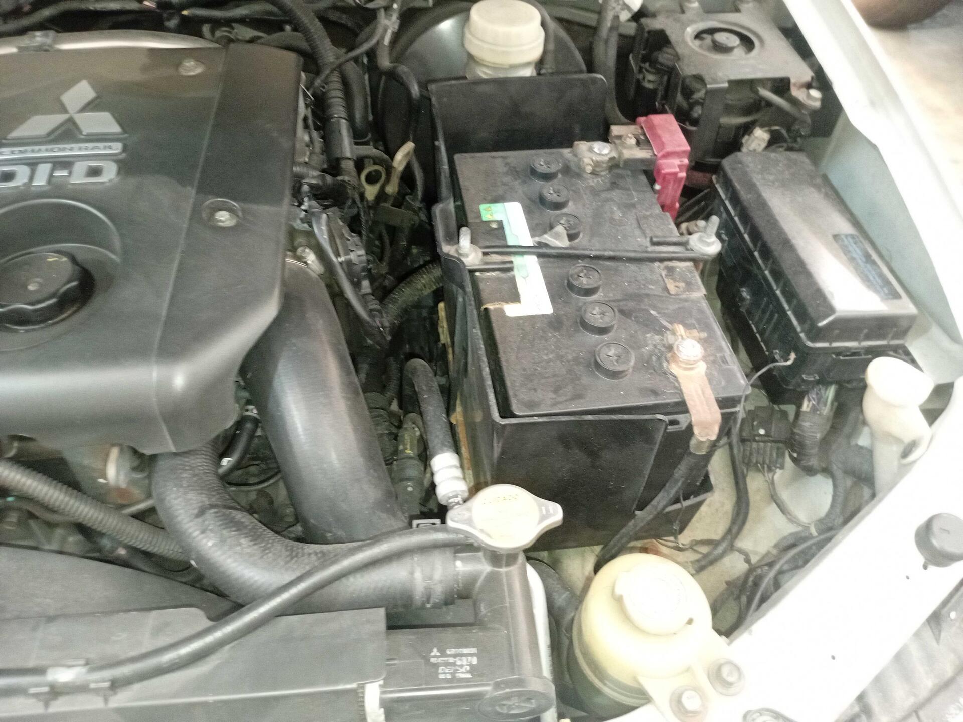 MITSUBISHI / PAJERO DAKAR HPE 3.2 4X4 T.I. 5P AUT 5L DIESEL 2013/2013 — foto 8 de 40