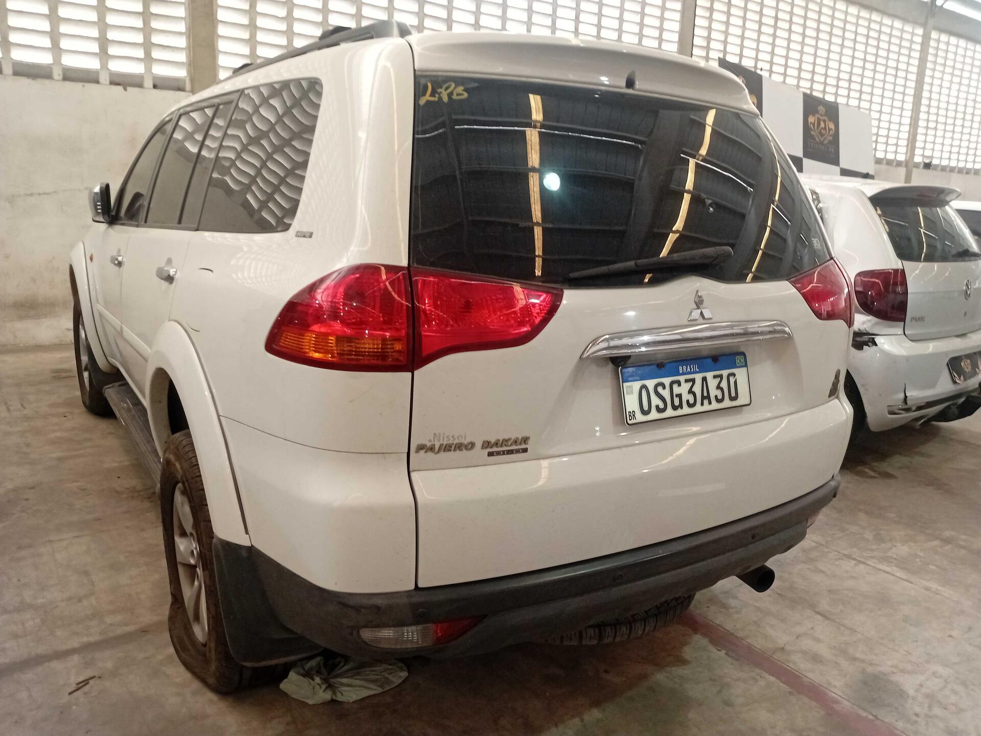 MITSUBISHI / PAJERO DAKAR HPE 3.2 4X4 T.I. 5P AUT 5L DIESEL 2013/2013 — foto 40 de 40