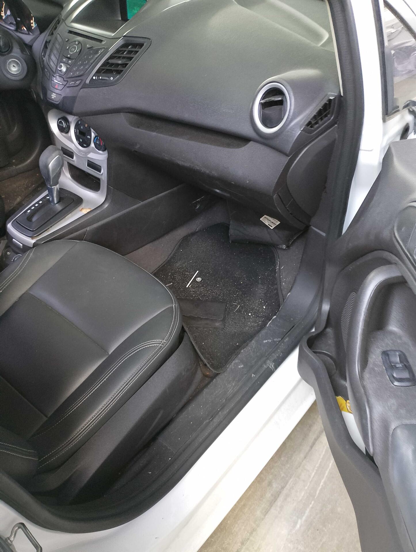 FORD / FIESTA SEDAN SEL 1.6 16V FLEX AUT. 2017/2017 — foto 8 de 40
