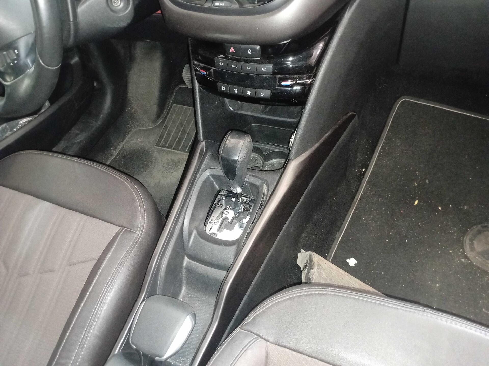 PEUGEOT / 2008 CROSS EAT6 2018/2019 — foto 28 de 40
