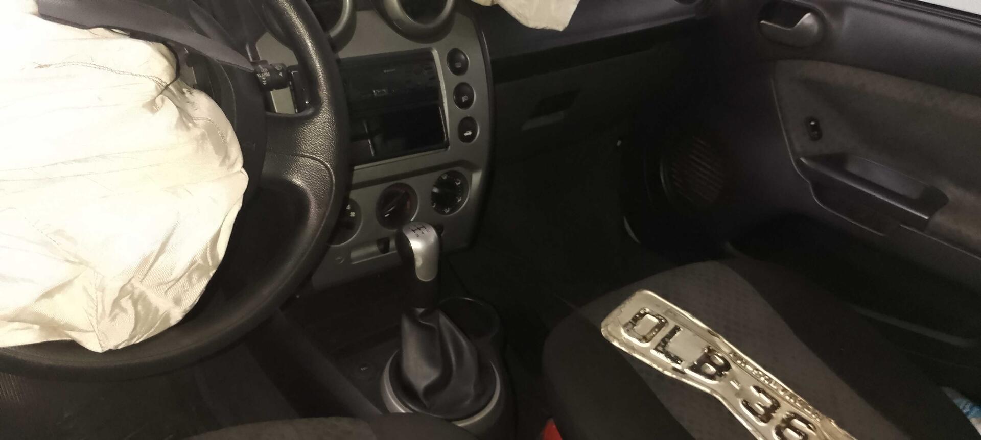 FORD / FIESTA 1.0 8V FLEX 5P 2013/2013 — foto 7 de 40