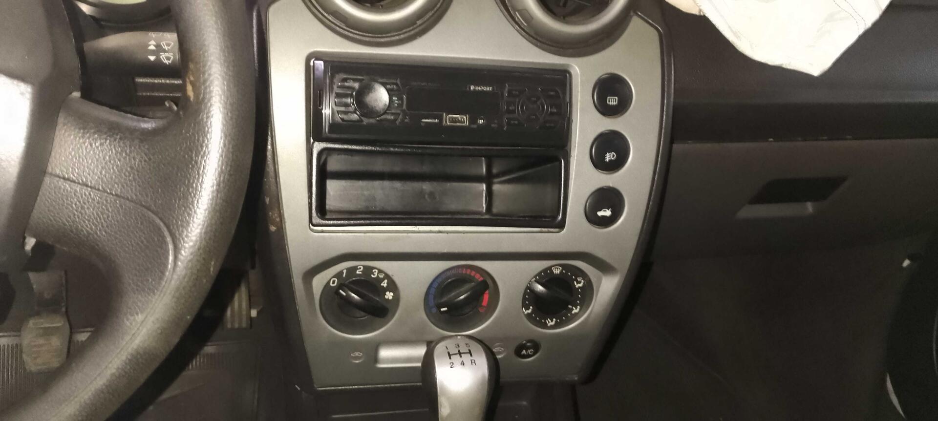 FORD / FIESTA 1.0 8V FLEX 5P 2013/2013 — foto 8 de 40