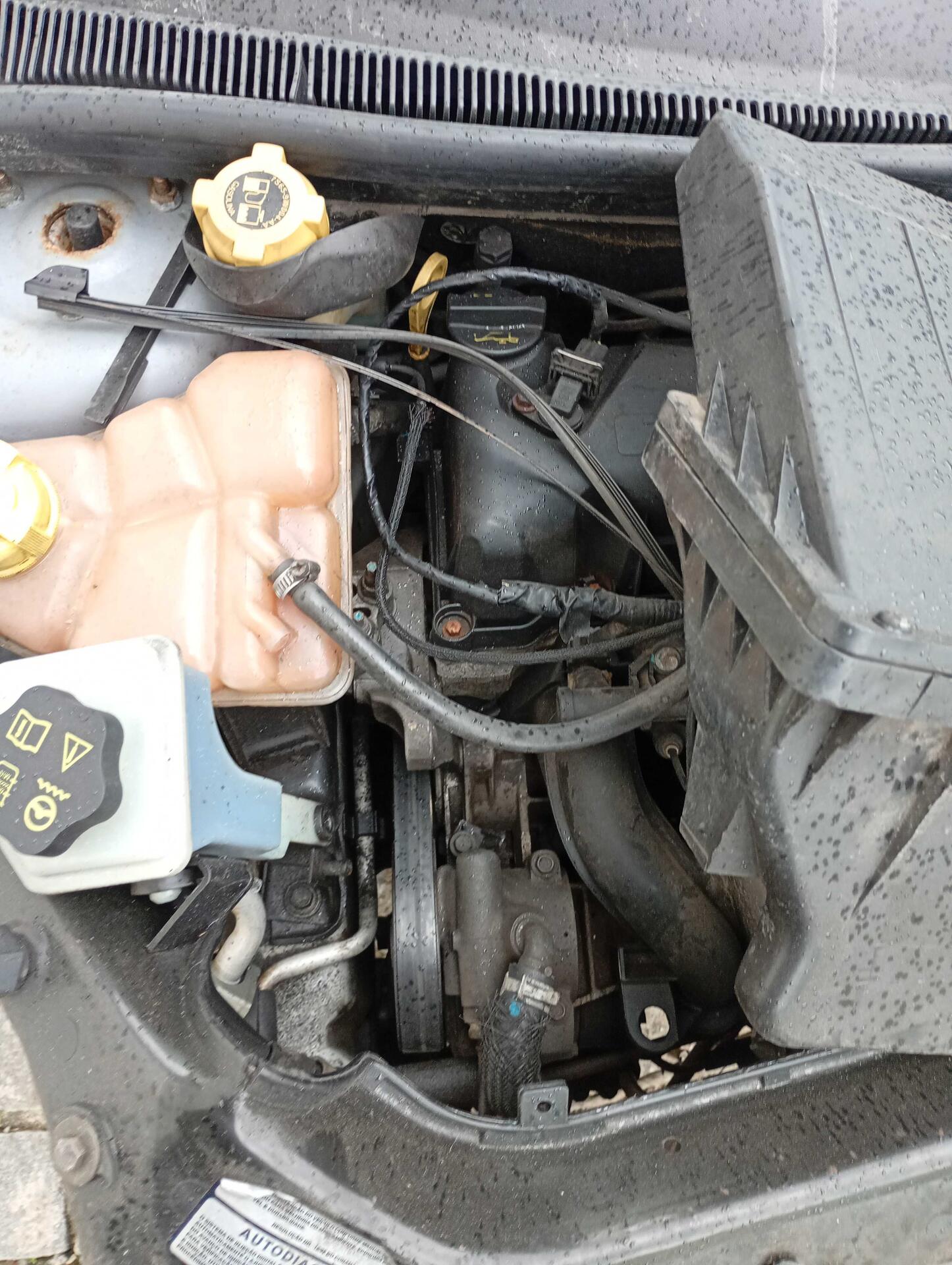 FORD / FIESTA 1.0 8V FLEX 5P 2013/2013 — foto 17 de 40