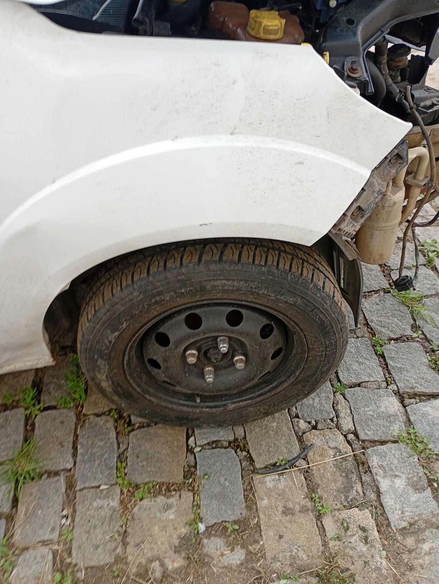 FORD / FIESTA 1.0 8V FLEX 5P 2013/2013 — foto 23 de 40