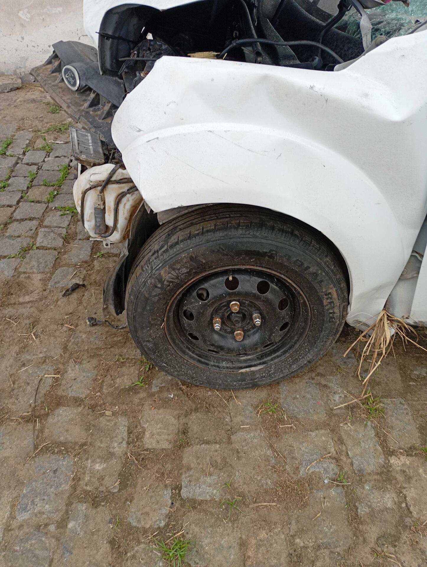 FORD / FIESTA 1.0 8V FLEX 5P 2013/2013 — foto 24 de 40