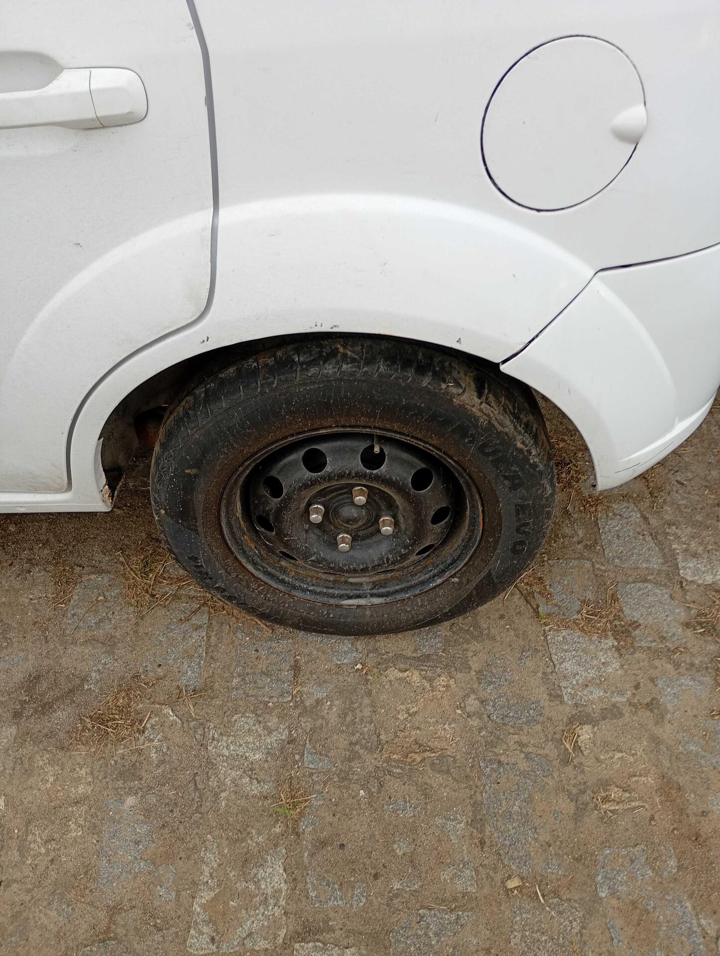 FORD / FIESTA 1.0 8V FLEX 5P 2013/2013 — foto 25 de 40