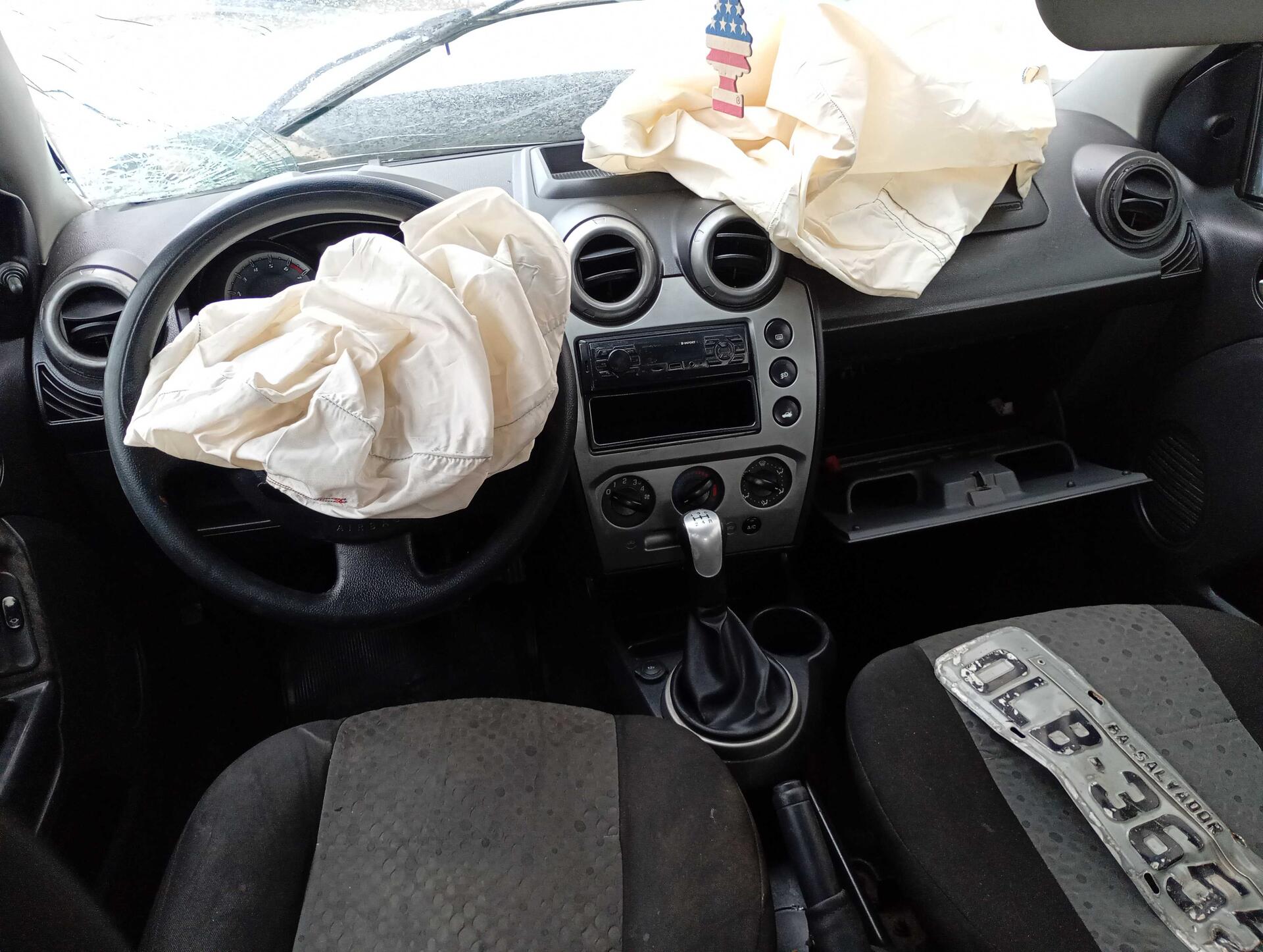 FORD / FIESTA 1.0 8V FLEX 5P 2013/2013 — foto 27 de 40