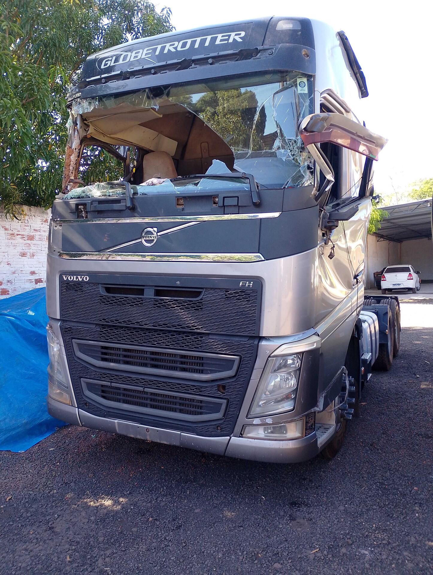 VOLVO / FH-460 6X2 2P (DIESEL) (E5) 2019/2019 — foto 17 de 40