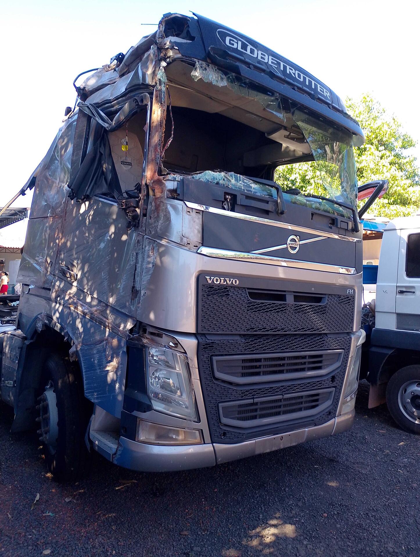 VOLVO / FH-460 6X2 2P (DIESEL) (E5) 2019/2019 — foto 19 de 40