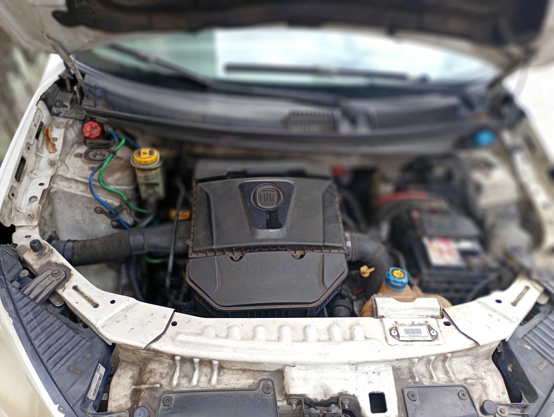 FIAT / GRAND SIENA ESSENCE DUALOGIC 1.6 FLEX 16V 2013/2013 — foto 16 de 40