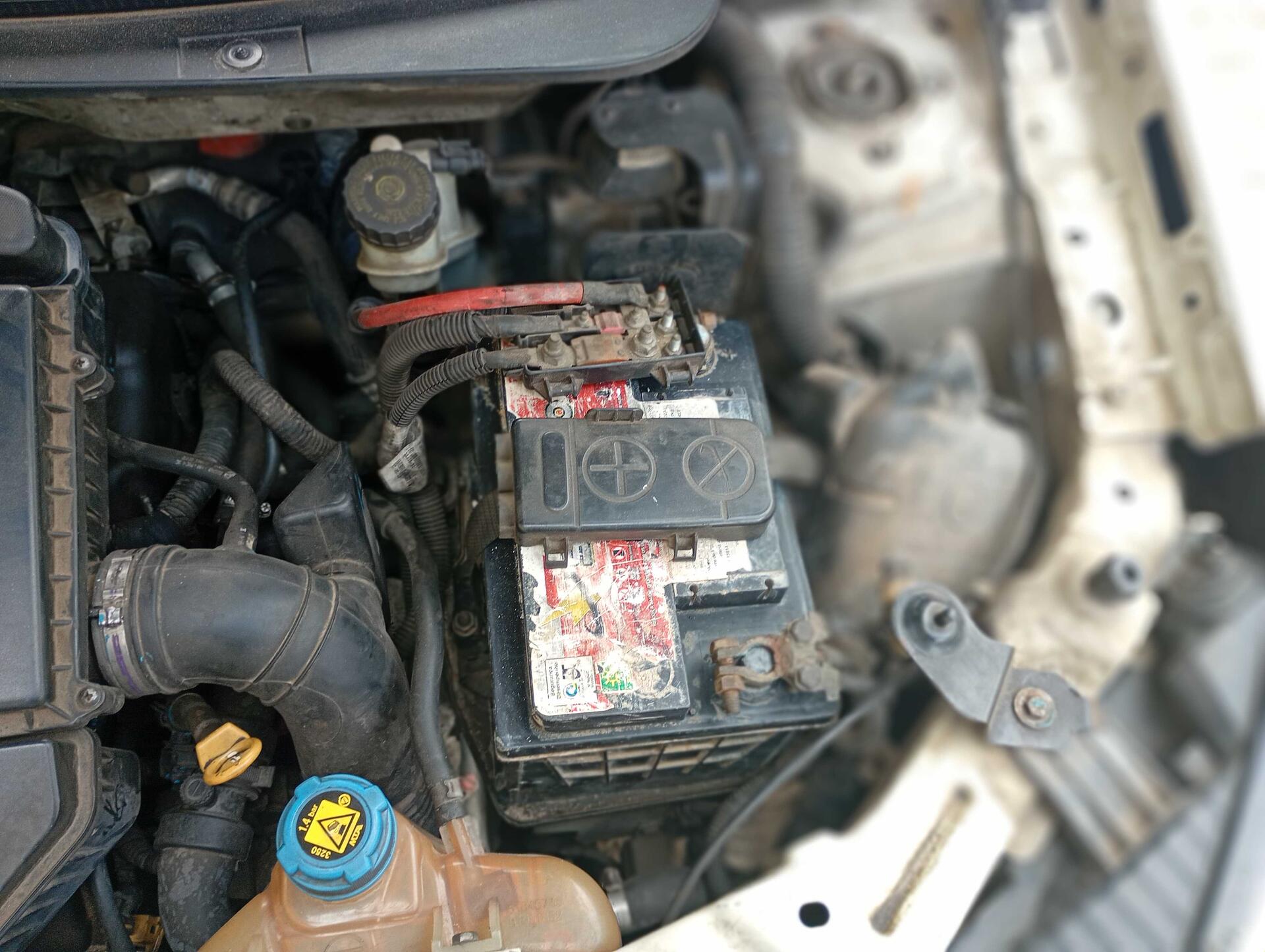 FIAT / GRAND SIENA ESSENCE DUALOGIC 1.6 FLEX 16V 2013/2013 — foto 17 de 40