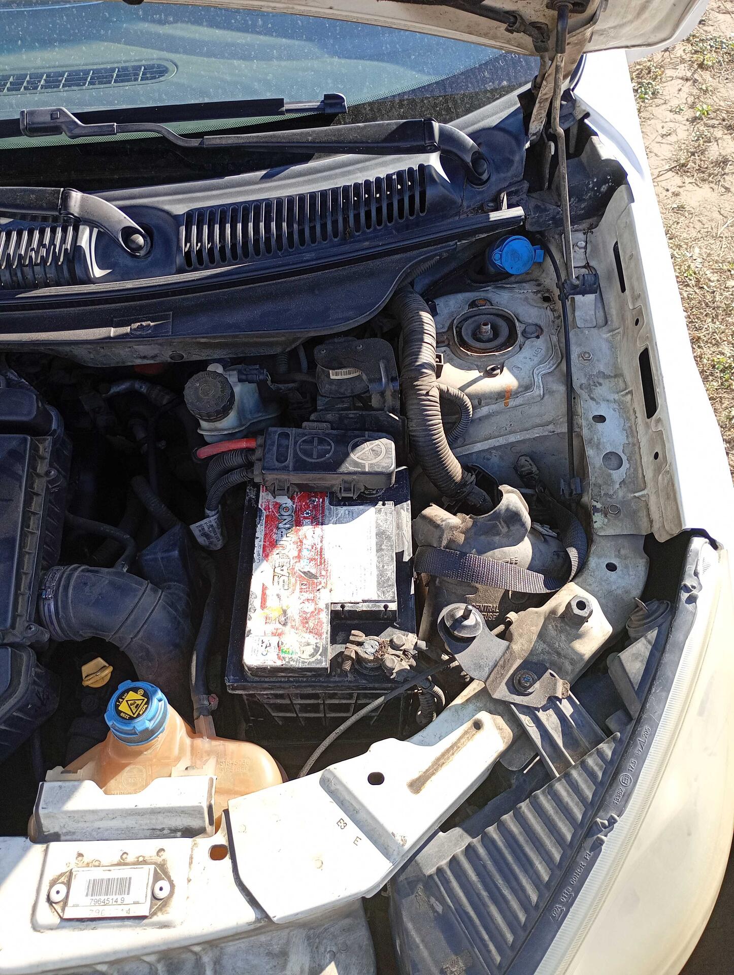 FIAT / GRAND SIENA ESSENCE DUALOGIC 1.6 FLEX 16V 2013/2013 — foto 28 de 40