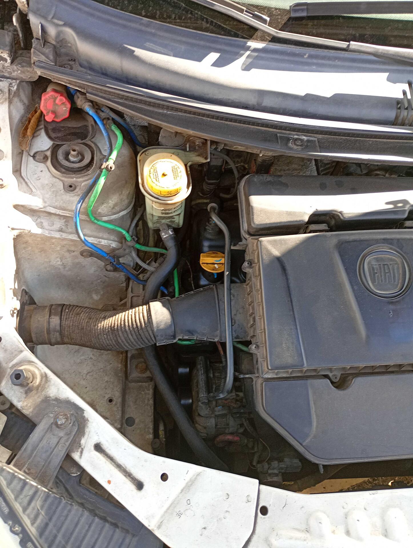 FIAT / GRAND SIENA ESSENCE DUALOGIC 1.6 FLEX 16V 2013/2013 — foto 29 de 40