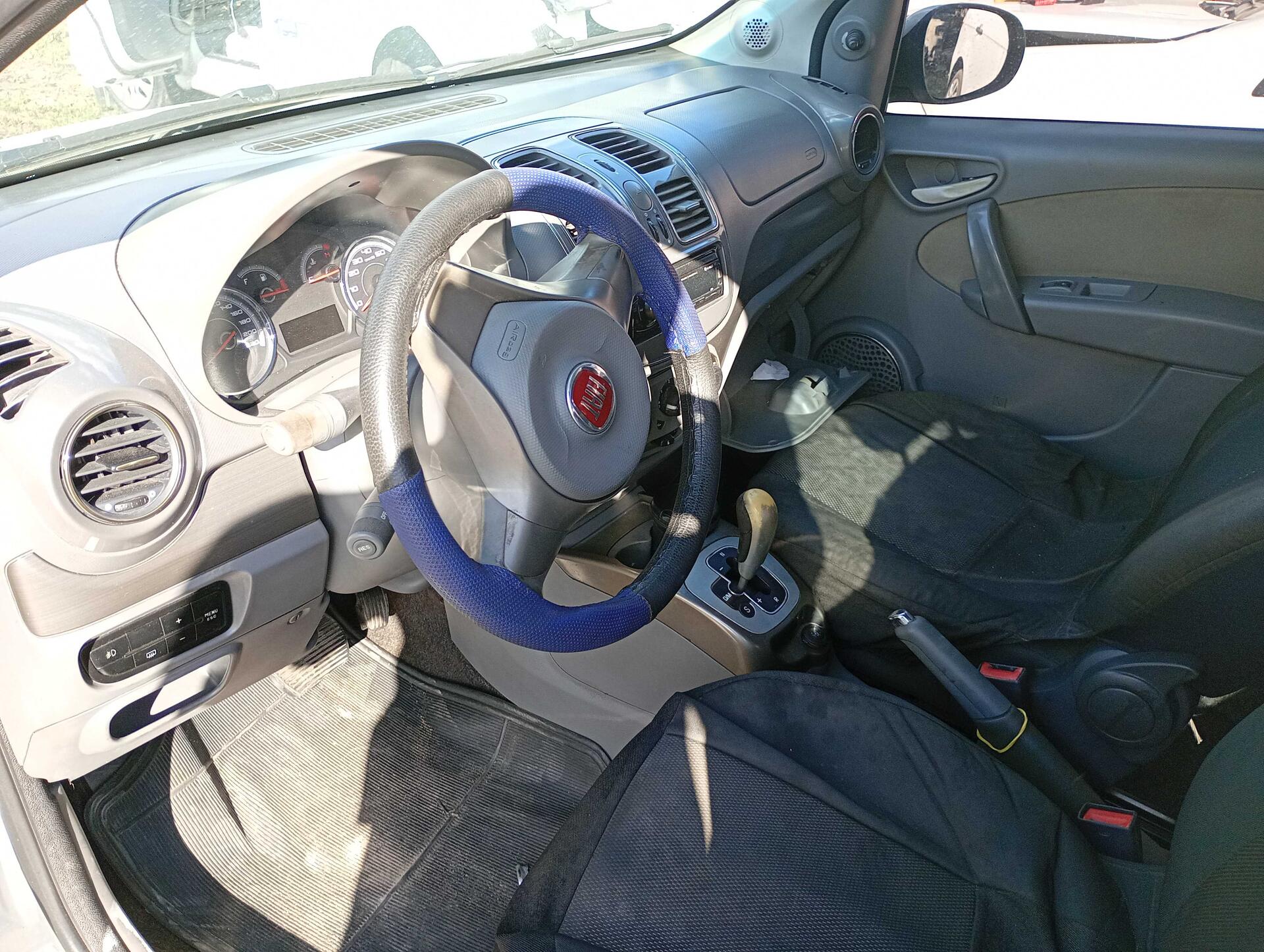 FIAT / GRAND SIENA ESSENCE DUALOGIC 1.6 FLEX 16V 2013/2013 — foto 38 de 40