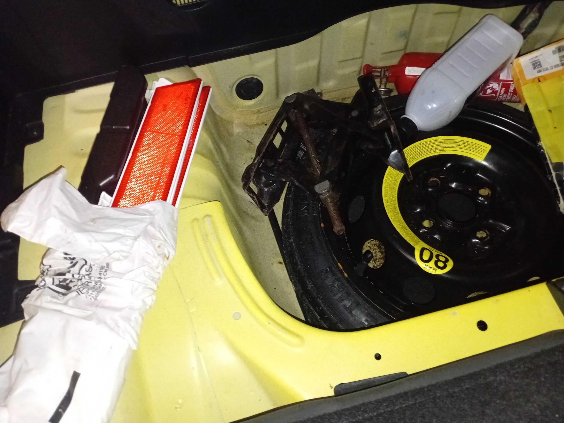 KIA / PICANTO EX 1.0 12V AUT GASOLINA 2010/2011 — foto 24 de 27