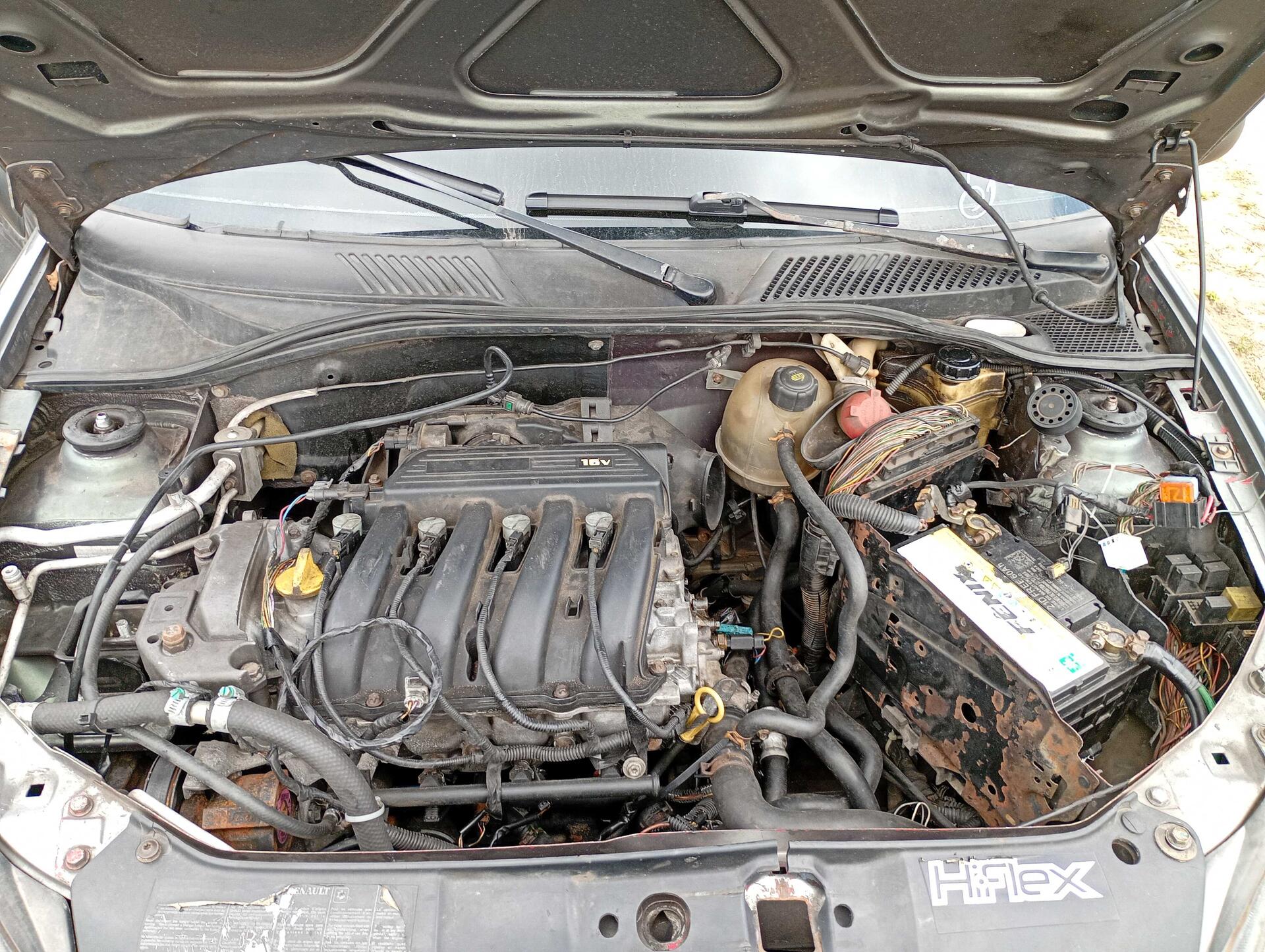 RENAULT / CLIO AUTHENTIQUE HI-FLEX 1.6 16V 5P 2007/2008 — foto 12 de 40