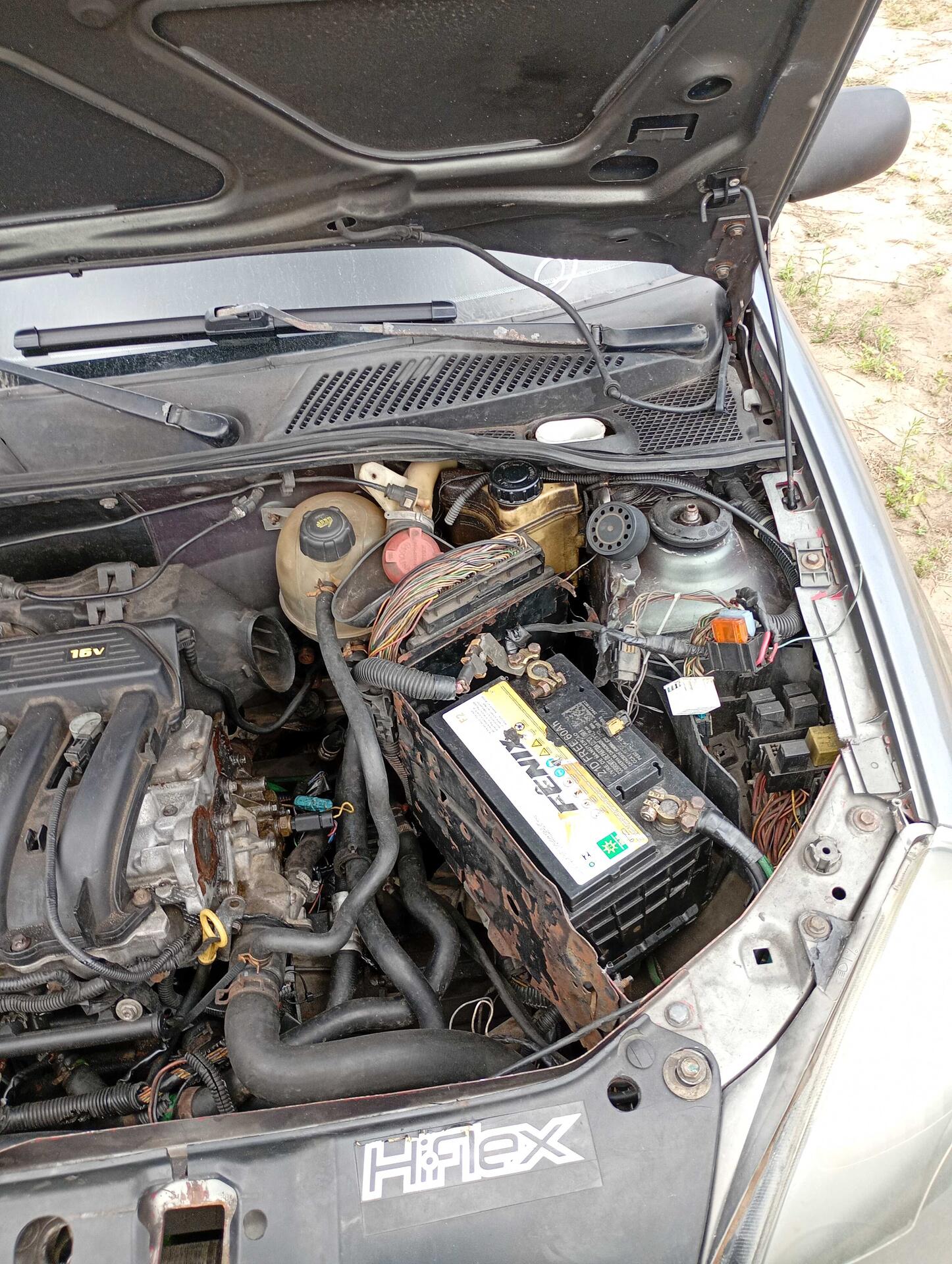 RENAULT / CLIO AUTHENTIQUE HI-FLEX 1.6 16V 5P 2007/2008 — foto 13 de 40