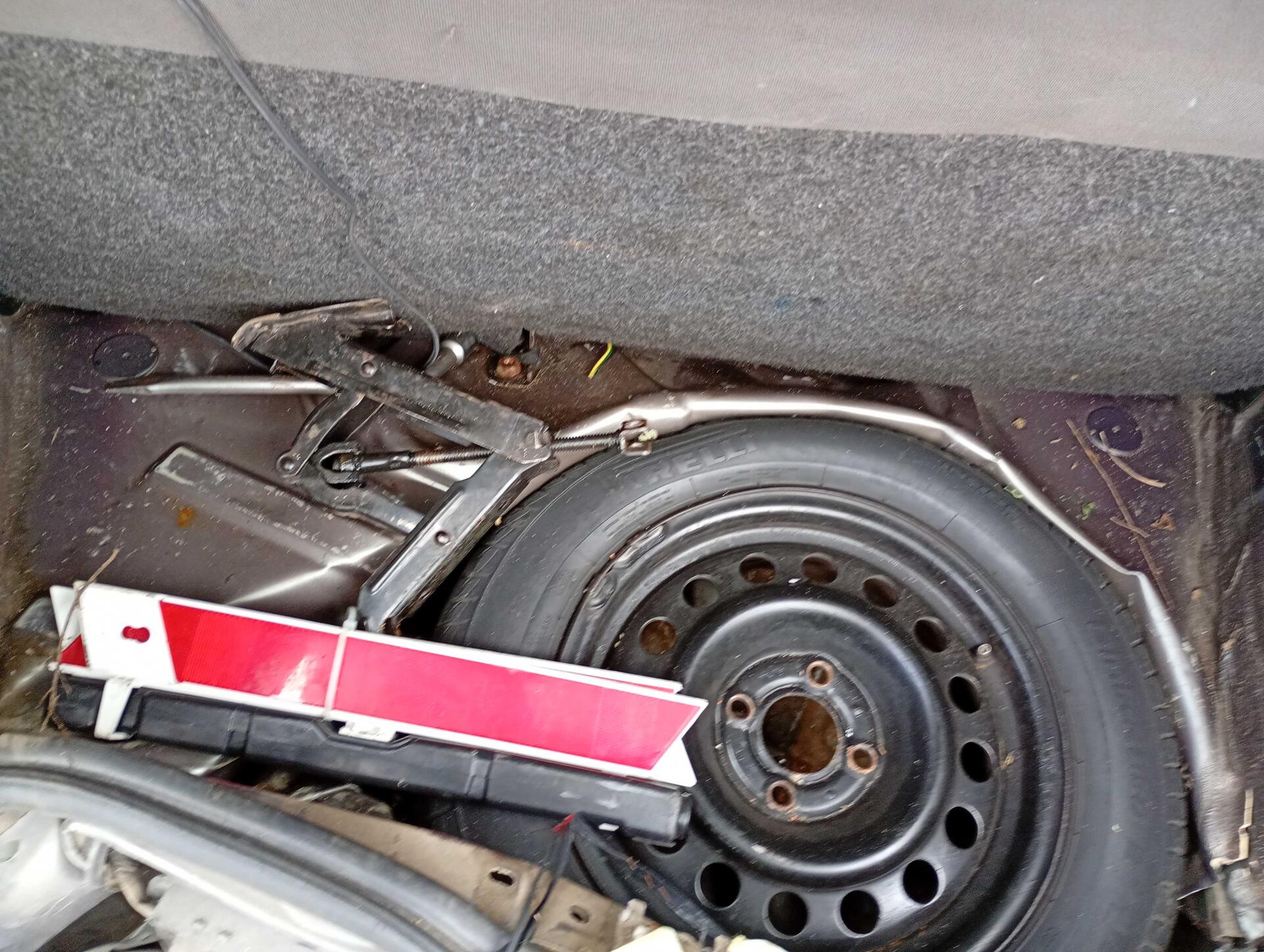 RENAULT / CLIO AUTHENTIQUE HI-FLEX 1.6 16V 5P 2007/2008 — foto 22 de 40