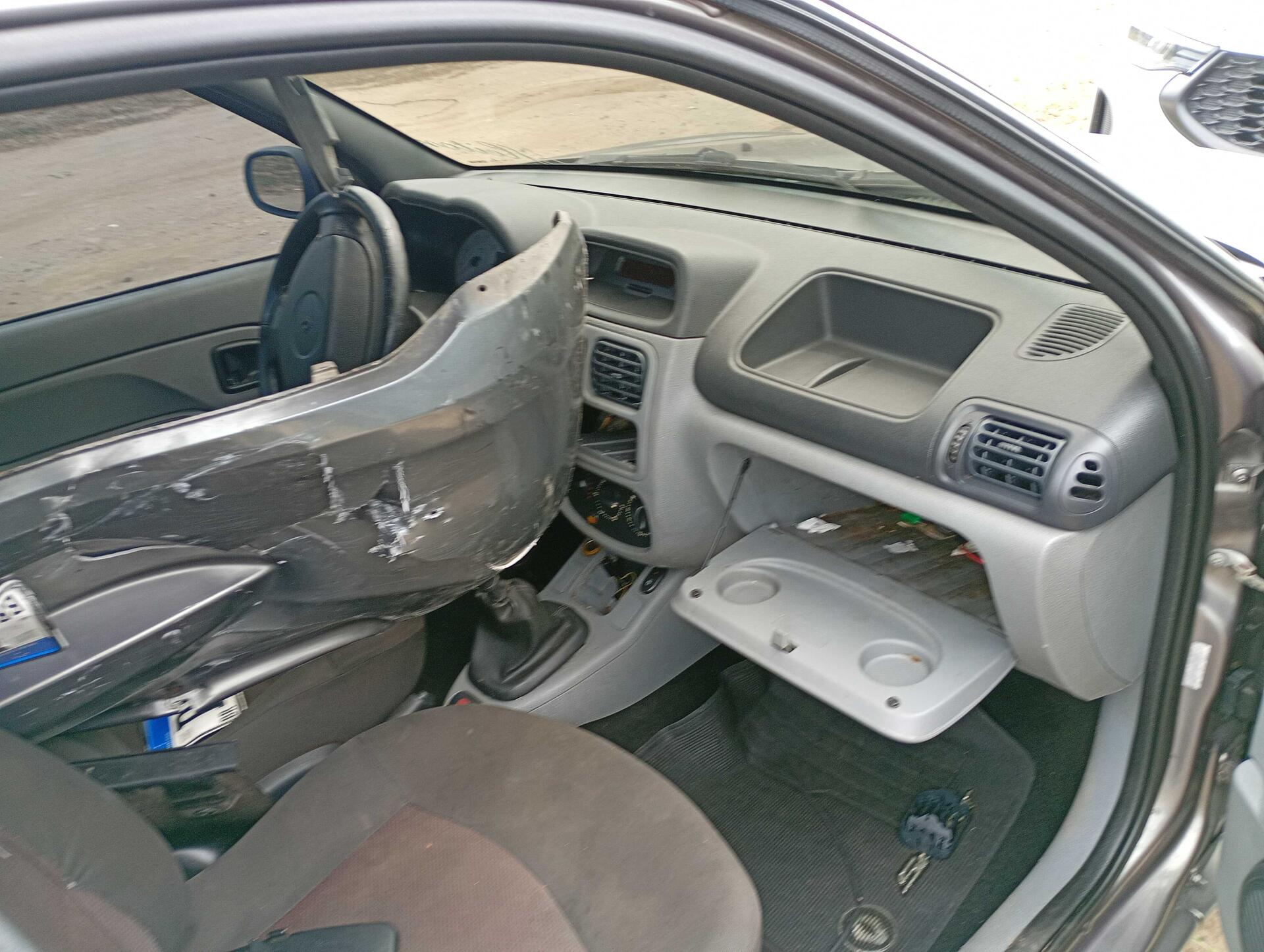 RENAULT / CLIO AUTHENTIQUE HI-FLEX 1.6 16V 5P 2007/2008 — foto 24 de 40