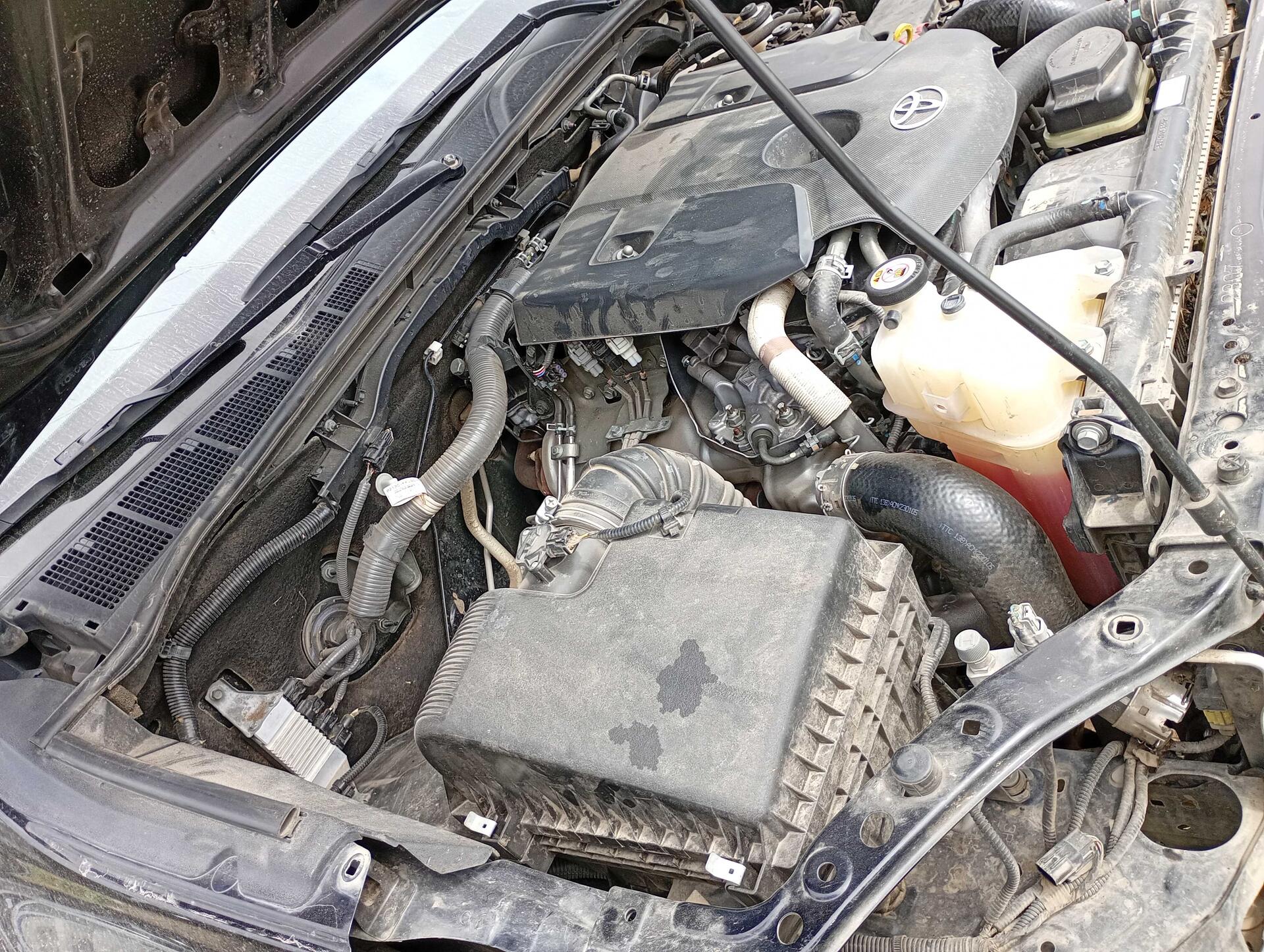 TOYOTA / HILUX CD GR-S 4X4 2.8 TDI AUT DIESEL 2023/2023 — foto 30 de 40