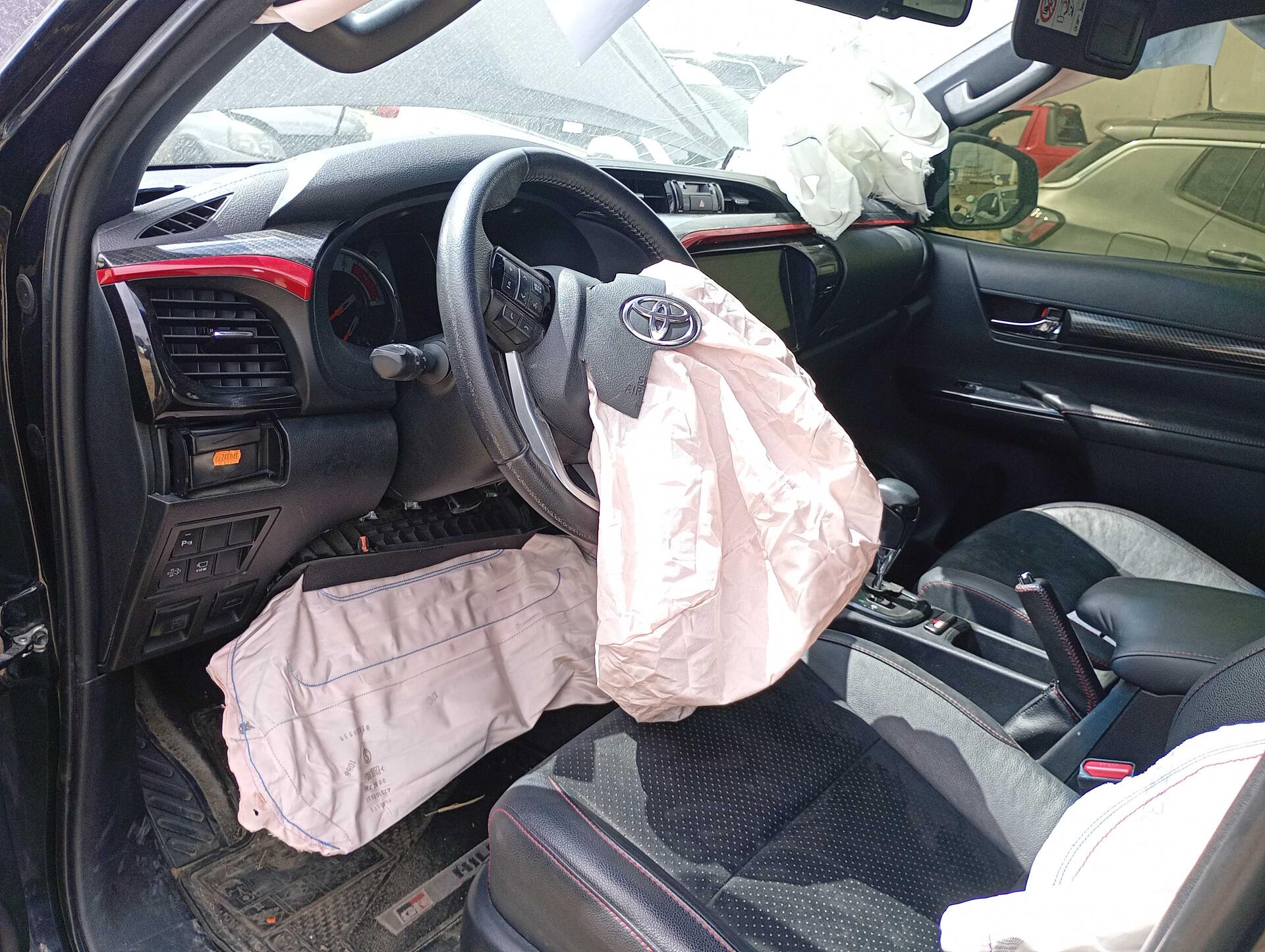 TOYOTA / HILUX CD GR-S 4X4 2.8 TDI AUT DIESEL 2023/2023 — foto 37 de 40
