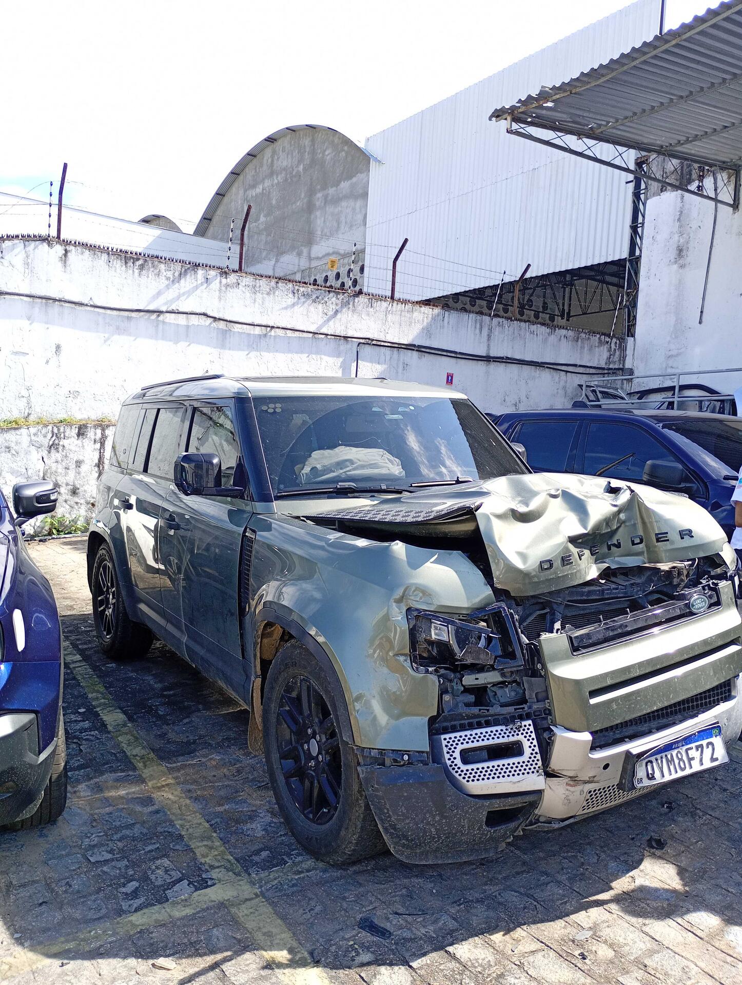 LAND ROVER / DEFENDER 110 S P300 4X4 2.0 TB AUT. GASOLINA 2020/2020 — foto 4 de 40