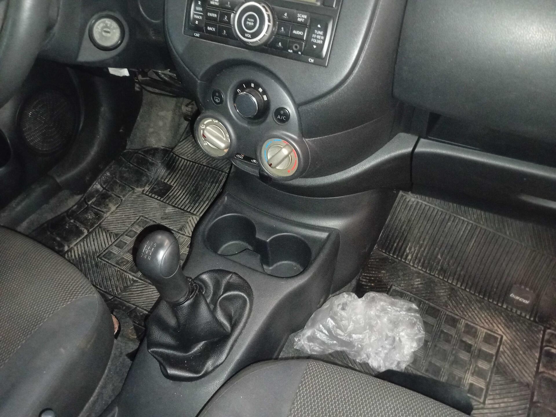 NISSAN / VERSA SV 1.6 16V MEC 4P GNV_FLEX 2012/2013 — foto 35 de 40
