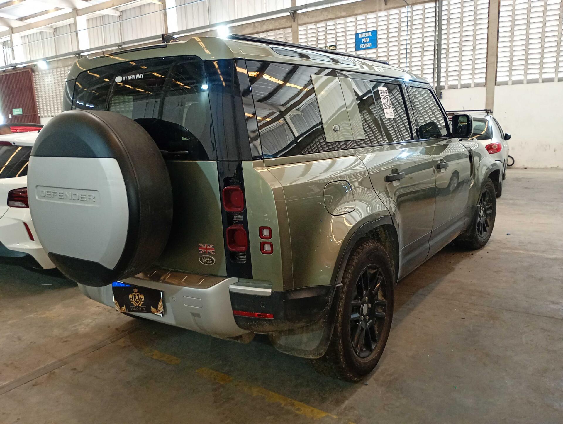 LAND ROVER / DEFENDER 110 S P300 4X4 2.0 TB AUT. GASOLINA 2020/2020 — foto 29 de 40