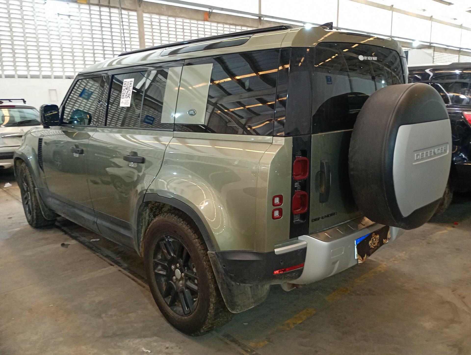 LAND ROVER / DEFENDER 110 S P300 4X4 2.0 TB AUT. GASOLINA 2020/2020 — foto 30 de 40