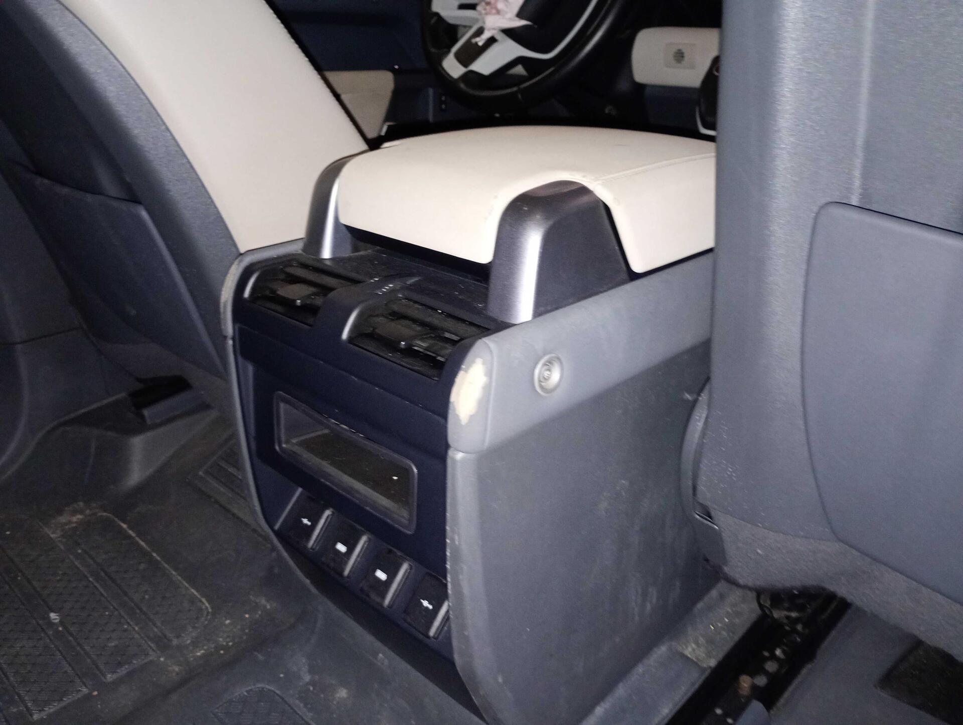 LAND ROVER / DEFENDER 110 S P300 4X4 2.0 TB AUT. GASOLINA 2020/2020 — foto 37 de 40