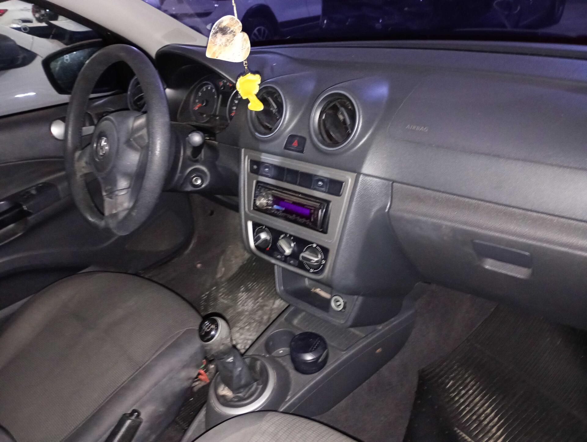 VOLKSWAGEN / GOL 1.0MI TOTAL FLEX 8V 4P 2013/2014 — foto 40 de 40