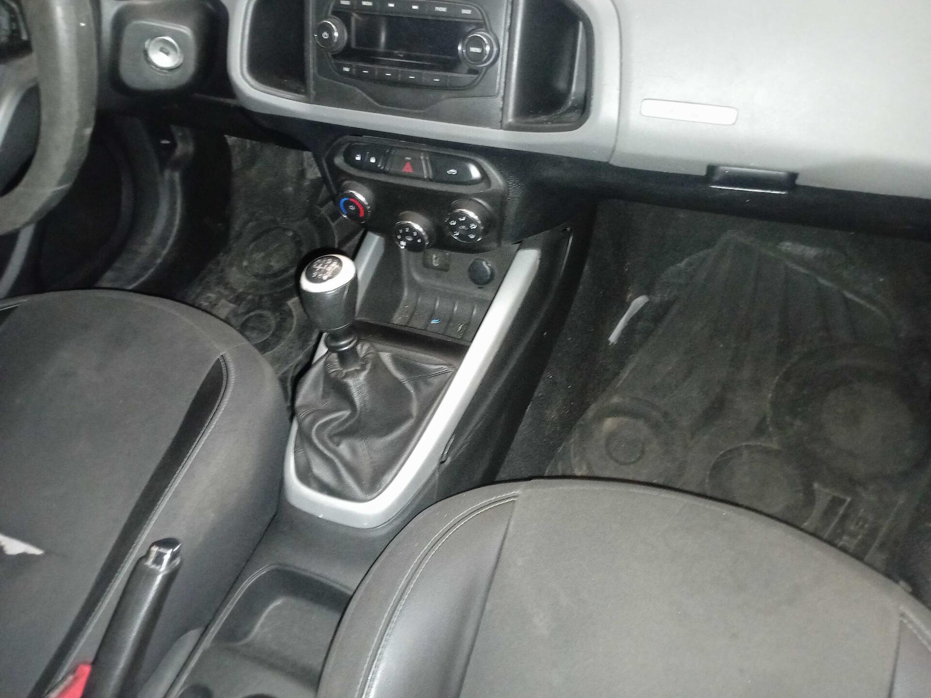 CHEVROLET / ONIX HATCH LT 1.0 8V 5P MEC FLEX 2018/2019 — foto 27 de 39