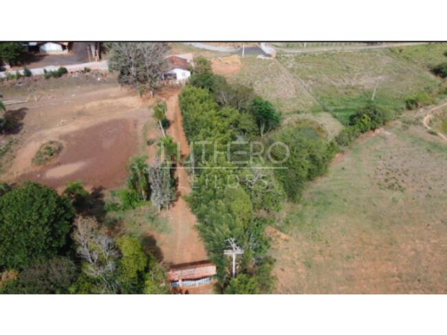 Chácara Com A.t 10.500m², Casa De Caseiro, Cozinha Caipira/área Gourmet De Padrão Simples, Piscina, Bairro Jurumirim, Itapetininga/sp, localizado em Itapetininga - SP, bairro Jurumirim