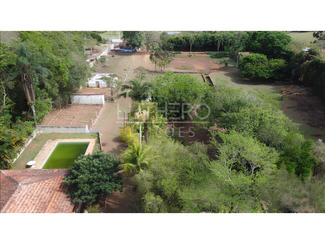 Chácara Com A.t 10.500m², Casa De Caseiro, Cozinha Caipira/área Gourmet De Padrão Simples, Piscina, Bairro Jurumirim, Itapetininga/sp, localizado em Itapetininga - SP, bairro Jurumirim