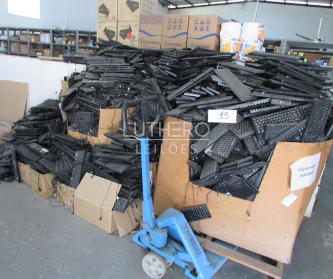 Sucata de Teclados e Mouses