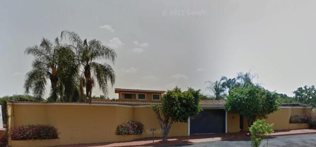 DIREITOS. Sobrado, A.T 1.500m², A.C 296,50m², 3 Dorms. (1 suíte), área de lazer com piscina, Centro, Jardinópolis/SP