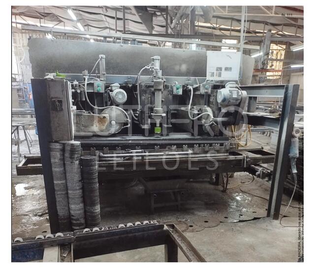 Máquina Furoboca usada para furo boca de poço, medindo 3,20x1,60x1,85 em perfeito funcionamento.