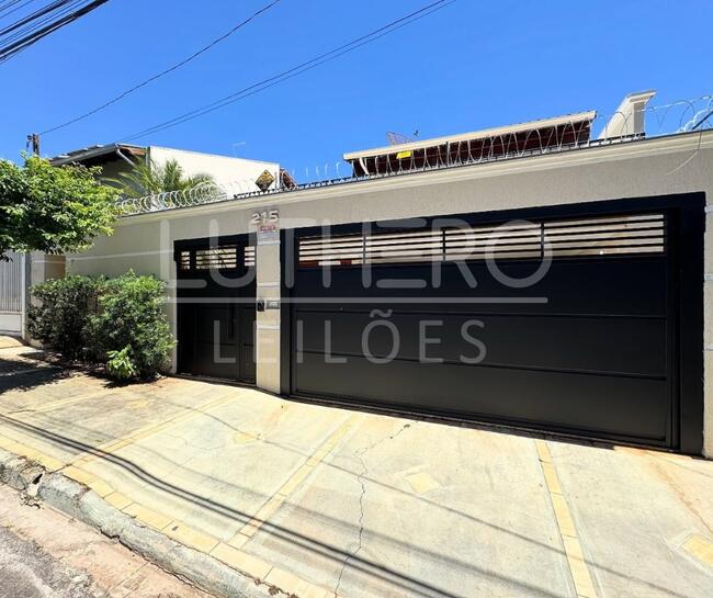 SOBRADO, A.T 300m², A.C 276,56m², área gourmet com piscina, Jd. Morumbi, Lins/SP