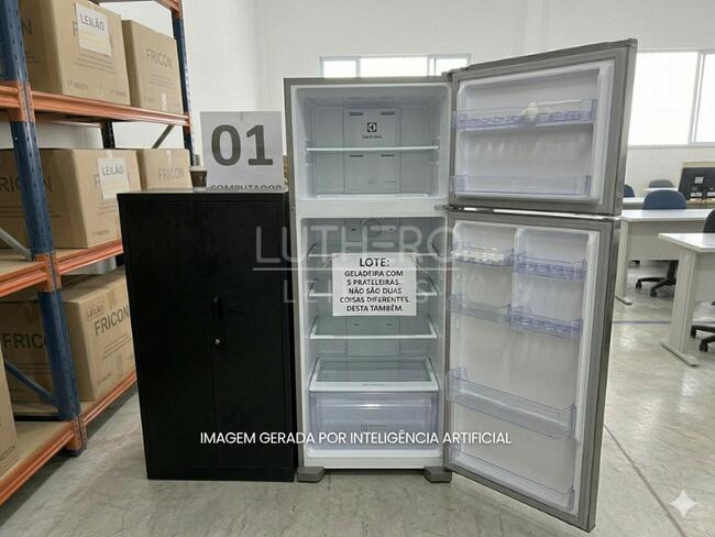 Geladeira Electrolux, Prata com Frost Free; Estante, Branca, com 05 divisórias internas 2,10x1mx0,65m e Armário  2,10 x 0,6m x 0,75m.
