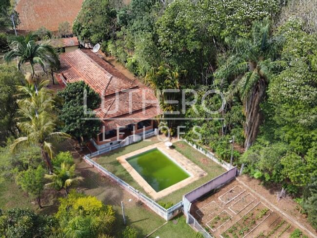 CHÁCARA com A.T 10.500m², casa de caseiro, cozinha caipira/área gourmet de padrão simples, piscina, Bairro Jurumirim, Itapetininga/SP
