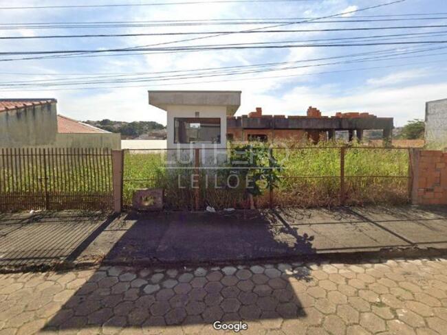 TERRENO A.T 1.584,24m², com Resid. Inacabada, Centro, Tatuí/SP