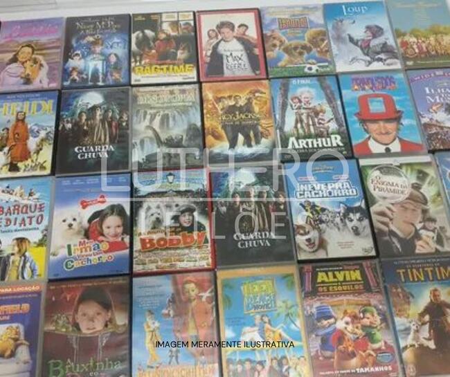 420 unidades de DVD’s de filmes variados, lacrados na embalagem original