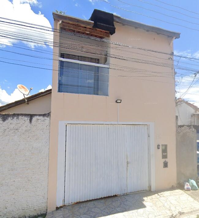 Uma Casa No Parq. Resid. Santa Clara C/ 26,71m² Ac, C/ 197,80m² At Em Guaratingueta/sp (c/uma Edícula), localizado em Guaratinguetá - SP