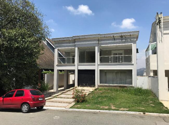 CASA NO ALPHAVILLE 10, C/ 420,00 M² DE AT. E C/ 506,00M²  DE AC. - (03 PAVIMENTOS), NA ALAMEDA MIRUNA, SANTANA DE PARNAÍBA / SP