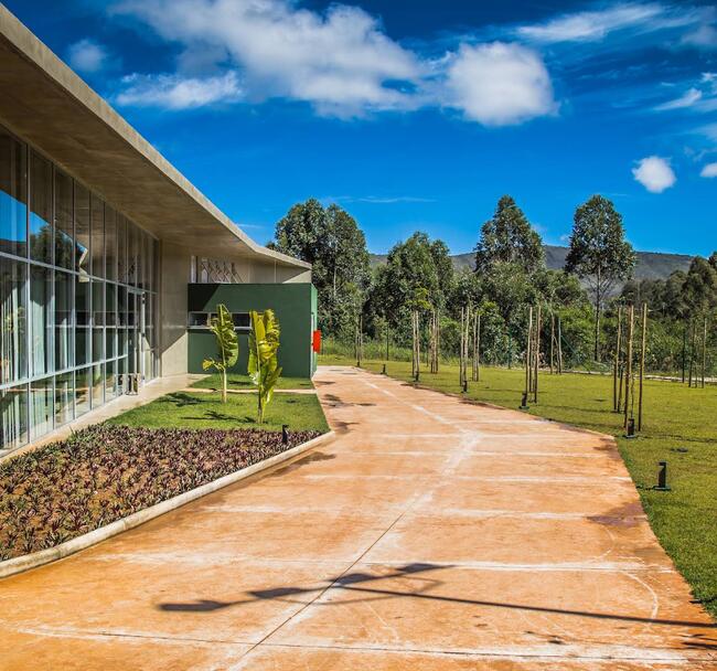 50% Do Lote De Terreno Vago| Condomínio De Alto Padrão | Alphaville / Lagoa Dos Ingleses| Nova Lima/mg , localizado em Nova Lima - MG
