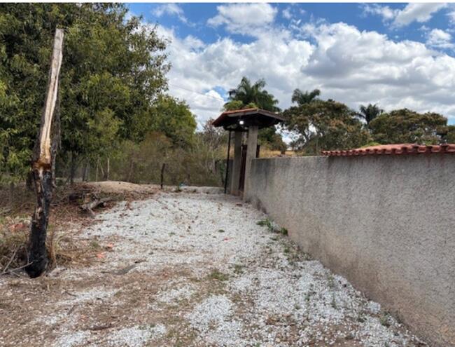Área De Terreno | 2.500 M² | C/ Edificação De 1 Casa De 2 Pav. C/ Área Construída 678,76 M² | Bandeirinhas | Betim, localizado em Betim - MG